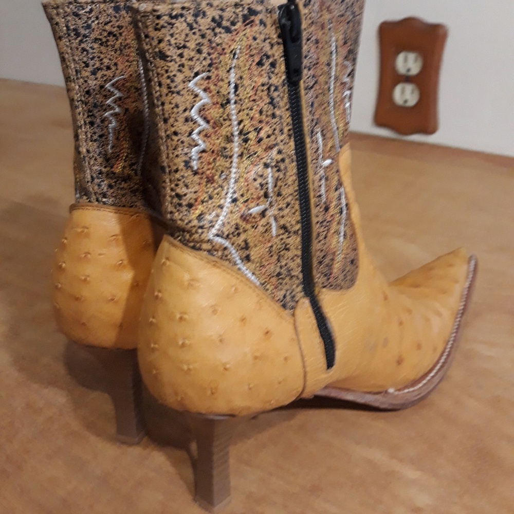 Mexican alligator skin boots w/2" heel size 7